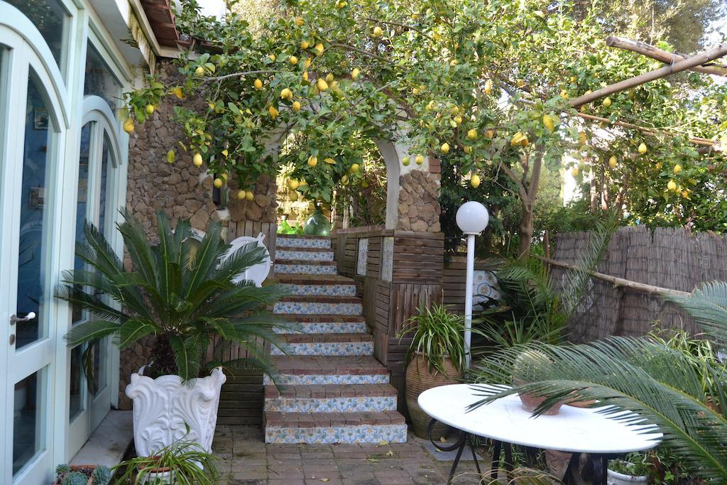 Piccolo Tirreno Hotel Residence Прочида Экстерьер фото